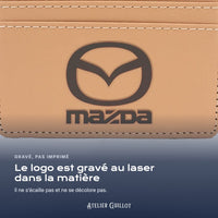 Logo Mazda gravé au laser dans le simili cuir