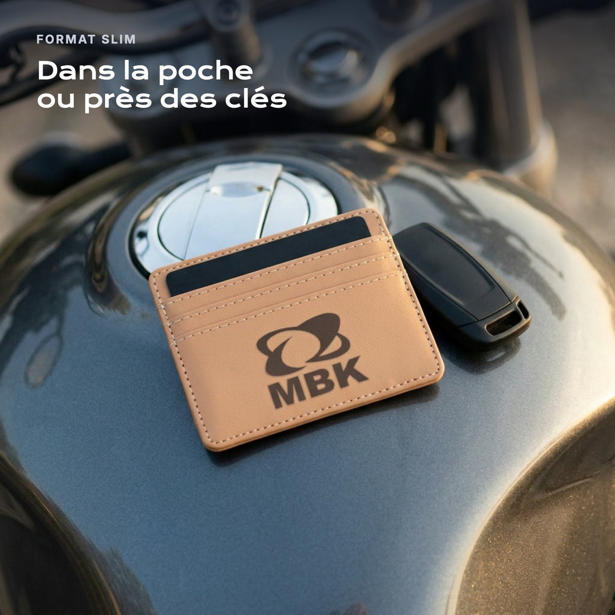 Porte-carte bancaire MBK près d'une clé, format slim