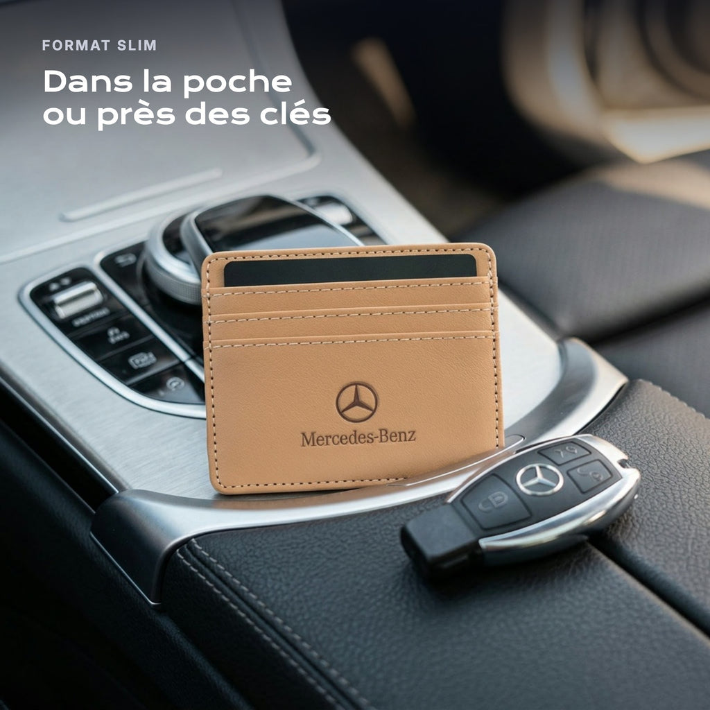 Porte-carte bancaire Mercedes-Benz près d'une clé, format slim