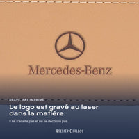 Logo Mercedes-Benz gravé au laser dans le simili cuir