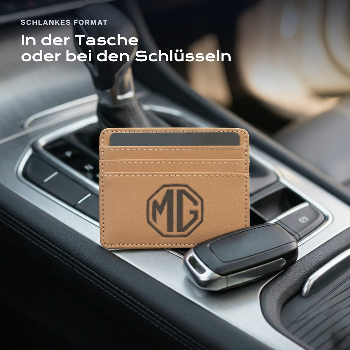 Kartenetui MG neben einem Schlüssel, schlankes Format