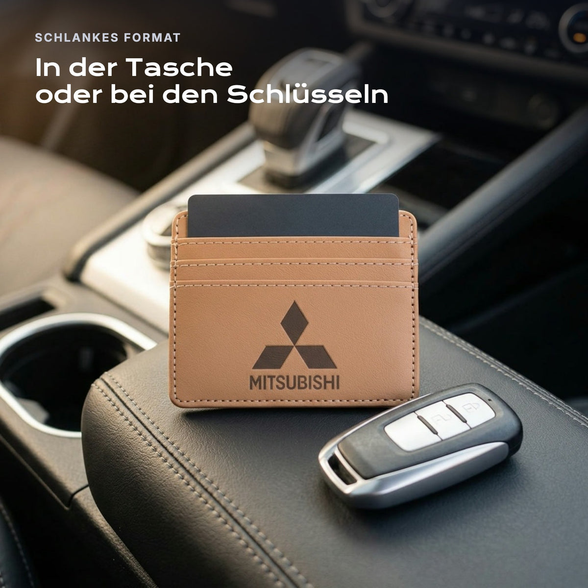 Kartenetui Mitsubishi neben einem Schlüssel, schlankes Format