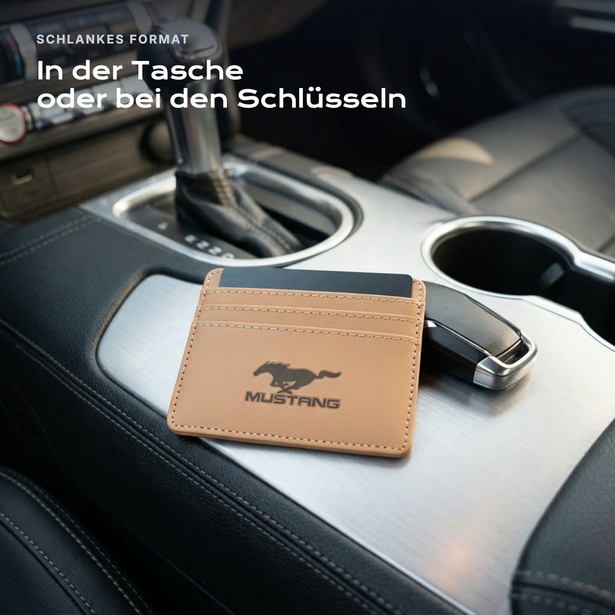 Kartenetui Mustang neben einem Schlüssel, schlankes Format