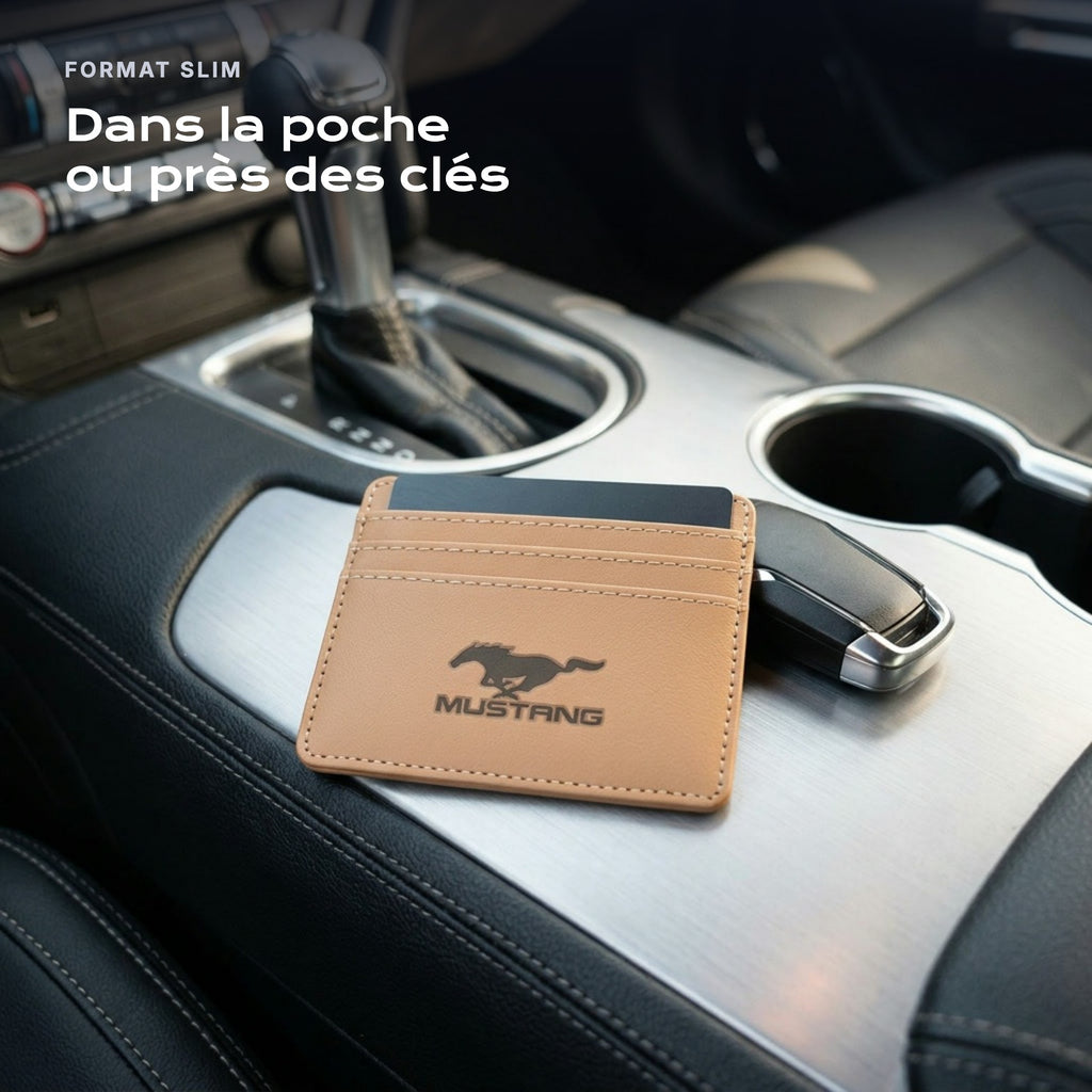 Porte-carte bancaire Mustang près d'une clé, format slim