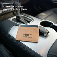 Porte-carte bancaire Mustang près d'une clé, format slim