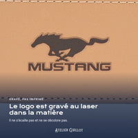 Logo Mustang gravé au laser dans le simili cuir