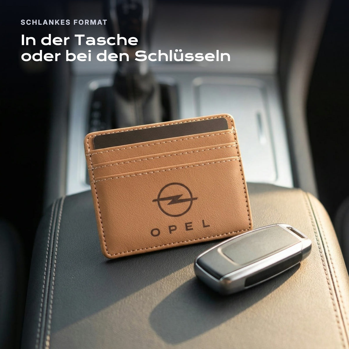 Kartenetui Opel neben einem Schlüssel, schlankes Format