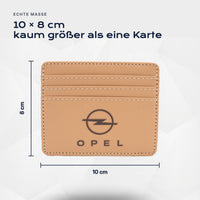 Kartenetui Opel von Atelier Guillot: 10 × 8 cm, kaum größer als eine Karte