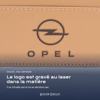 Logo Opel gravé au laser dans le simili cuir