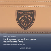 Logo Peugeot gravé au laser dans le simili cuir