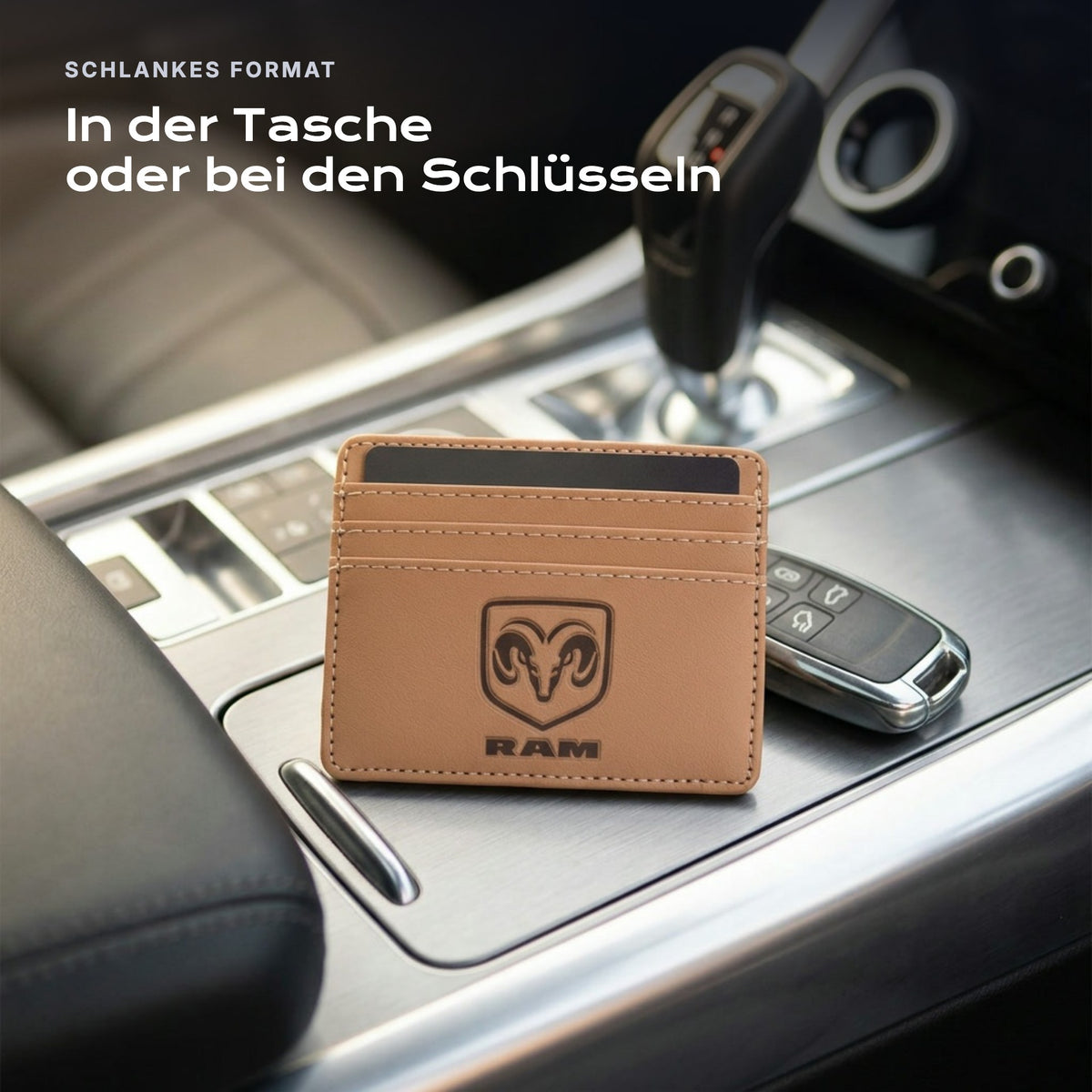 Kartenetui RAM neben einem Schlüssel, schlankes Format