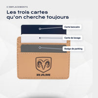 Trois emplacements : carte bancaire, carte de lavage, badge de parking