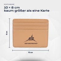 Kartenetui Sherco von Atelier Guillot: 10 × 8 cm, kaum größer als eine Karte