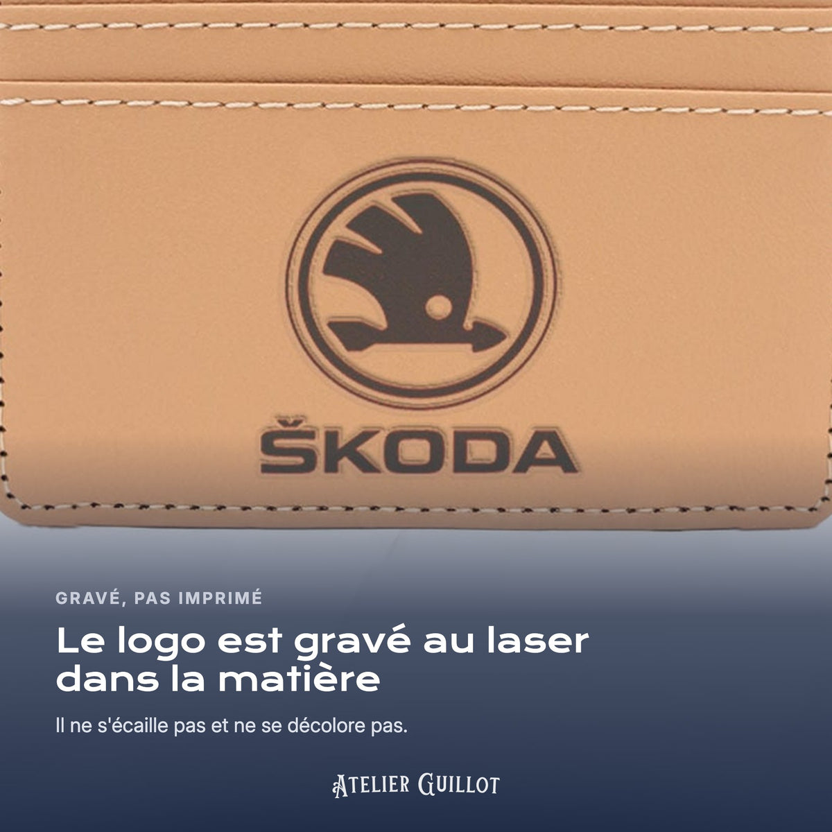 Logo Skoda gravé au laser dans le simili cuir