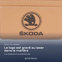 Logo Skoda gravé au laser dans le simili cuir