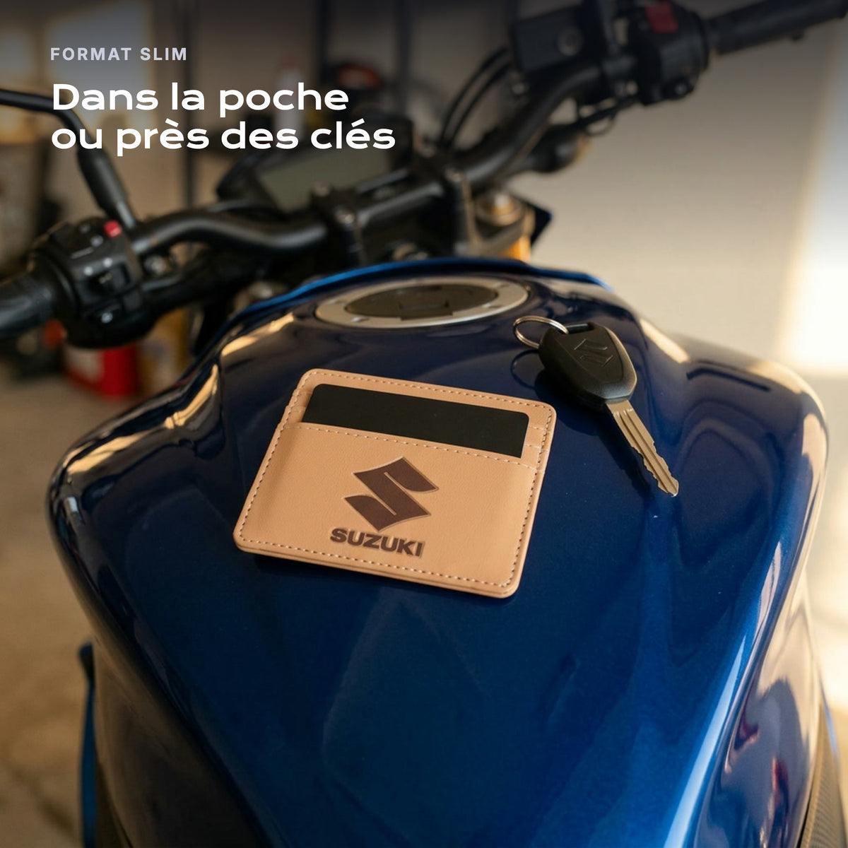 Porte-carte bancaire Suzuki près d'une clé, format slim