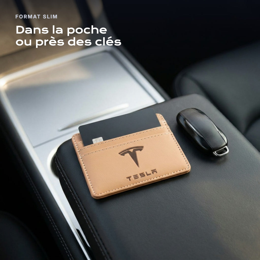 Porte-carte bancaire Tesla près d'une clé, format slim