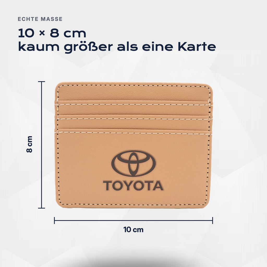 Kartenetui Toyota von Atelier Guillot: 10 × 8 cm, kaum größer als eine Karte