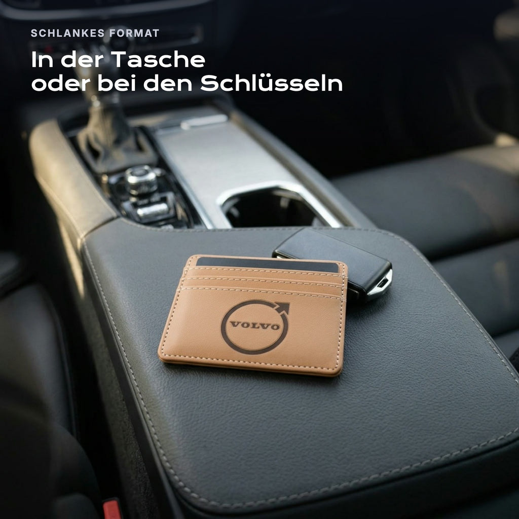 Kartenetui Volvo neben einem Schlüssel, schlankes Format