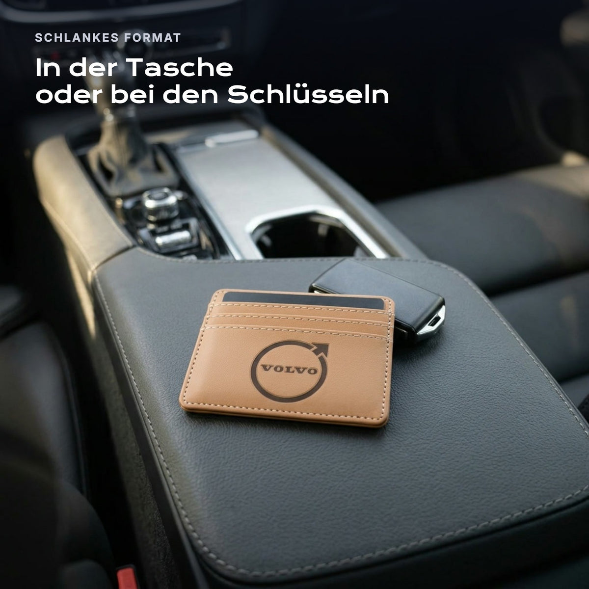 Kartenetui Volvo neben einem Schlüssel, schlankes Format