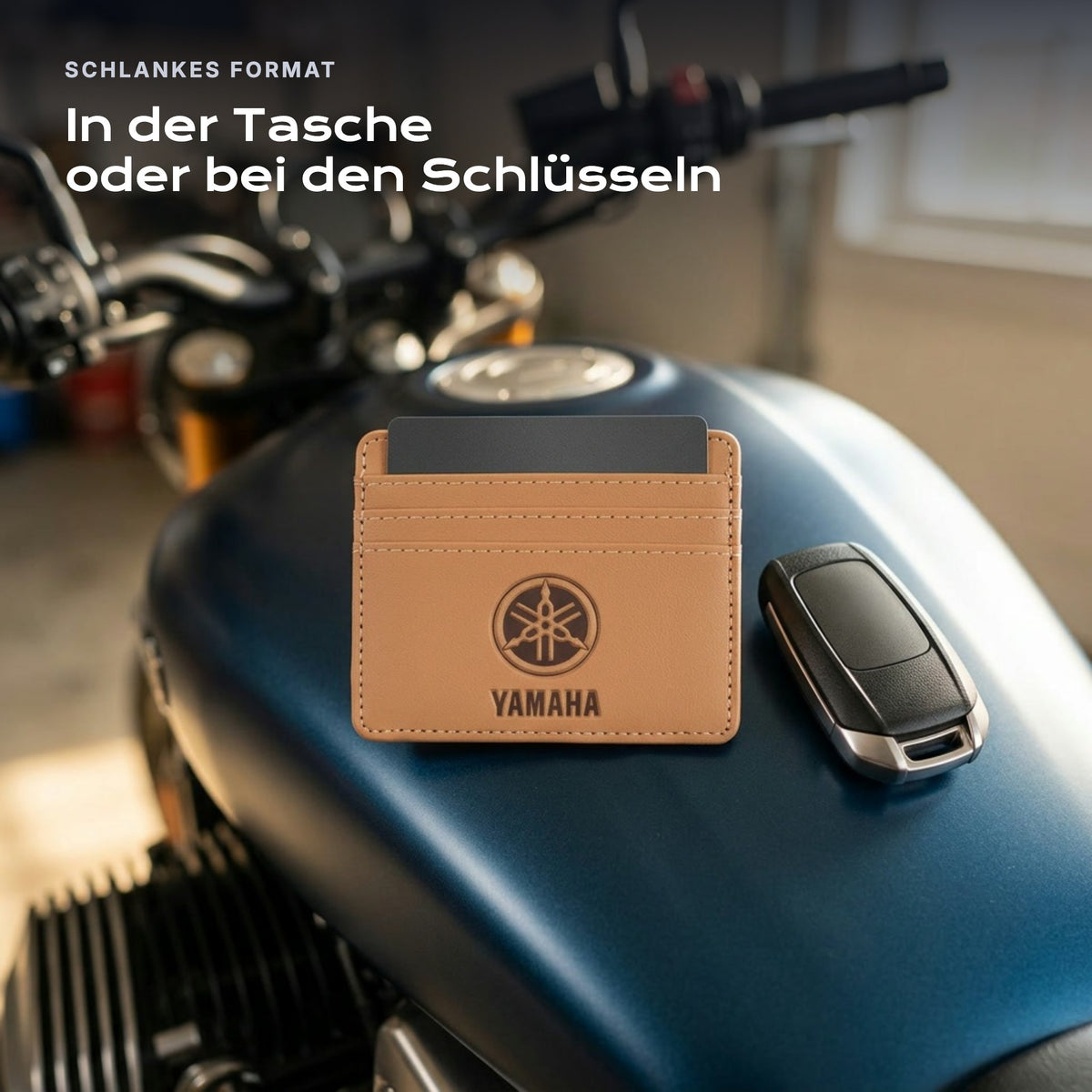 Kartenetui Yamaha neben einem Schlüssel, schlankes Format