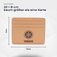 Kartenetui Yamaha von Atelier Guillot: 10 × 8 cm, kaum größer als eine Karte