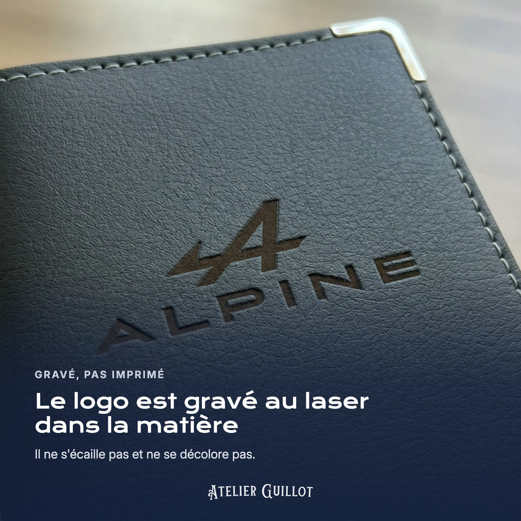 Logo Alpine gravé au laser dans le simili cuir