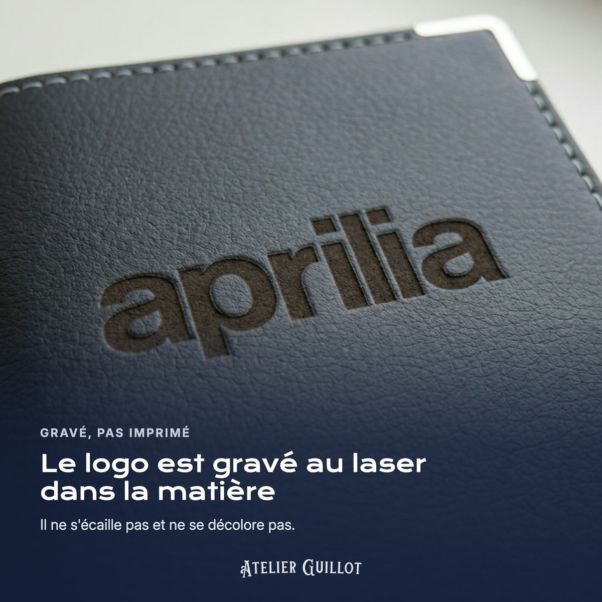 Logo Aprilia gravé au laser dans le simili cuir