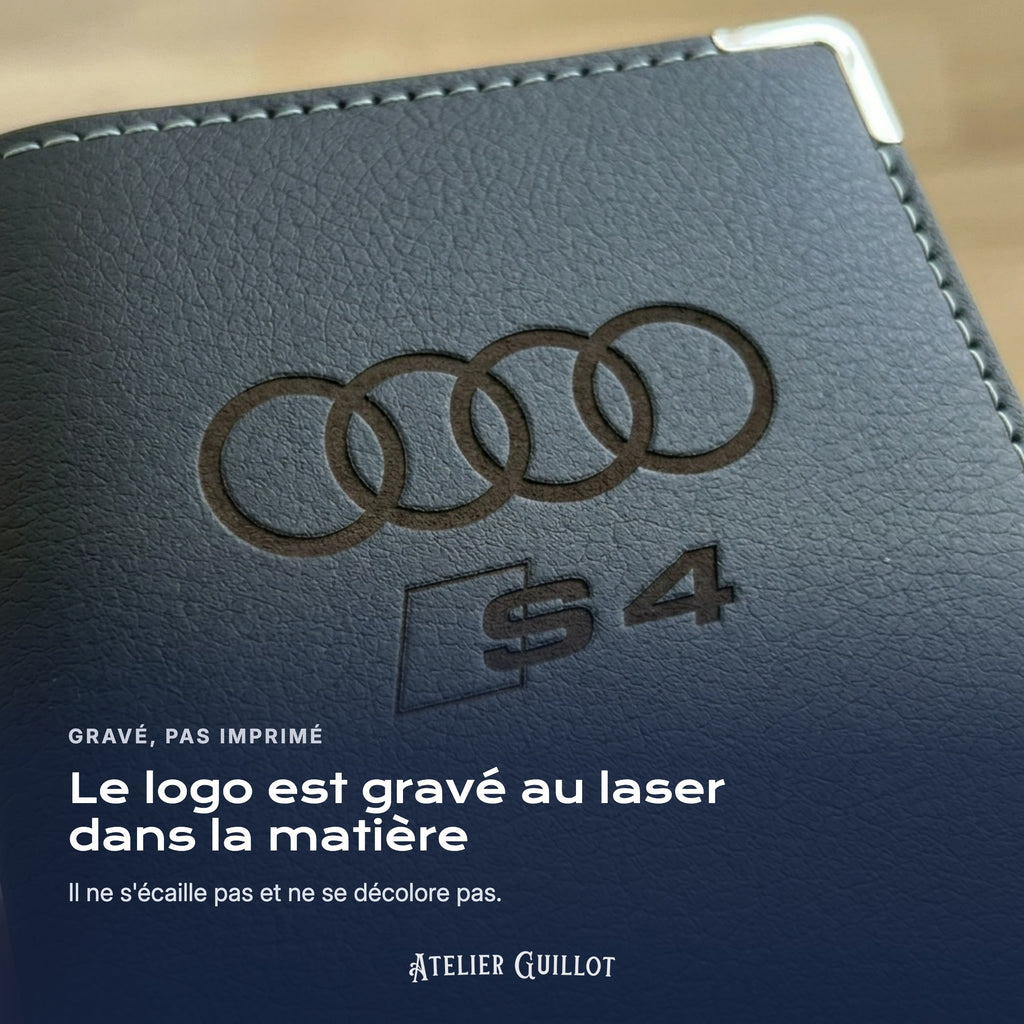 Logo Audi S4 gravé au laser dans le simili cuir
