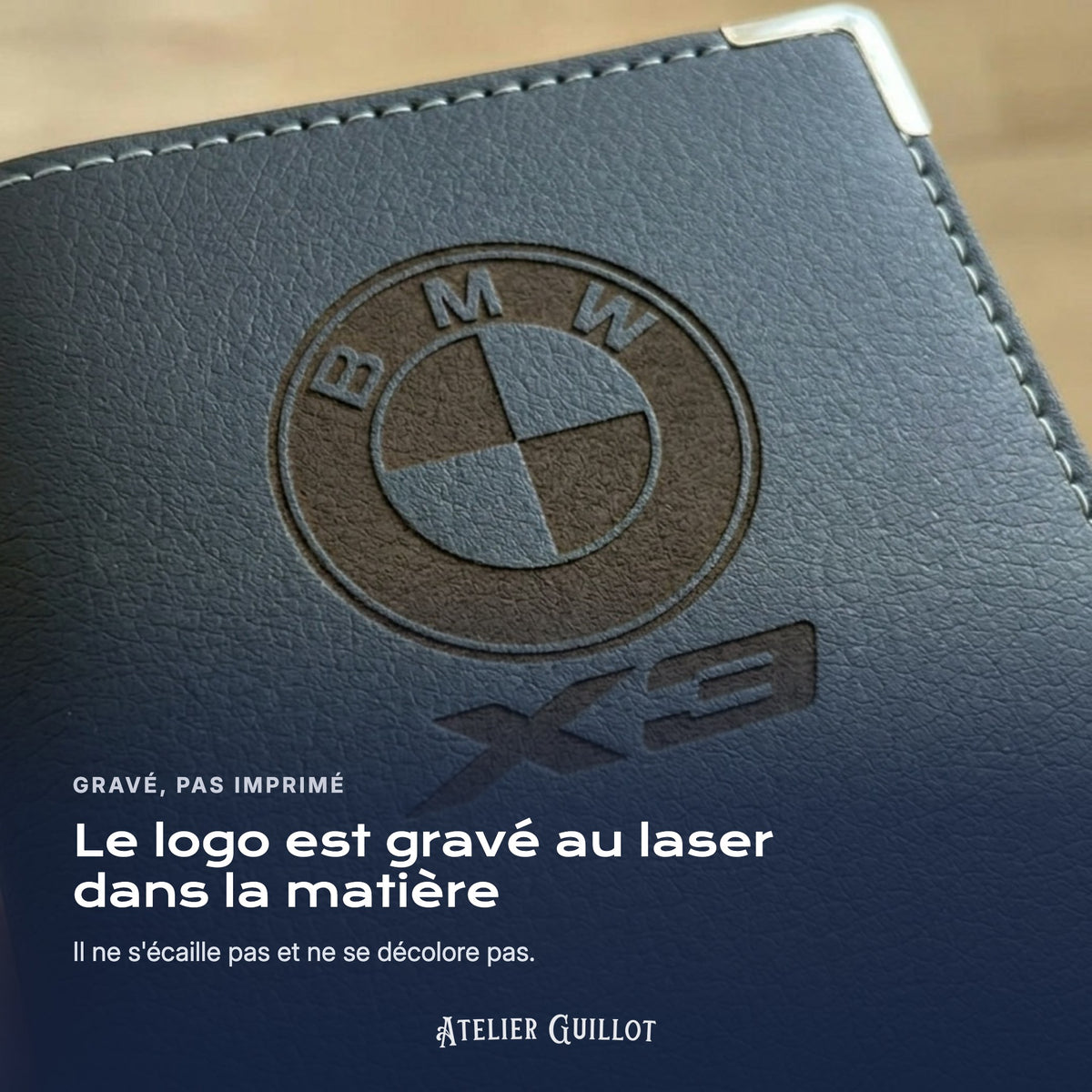 Logo BMW X3 gravé au laser dans le simili cuir