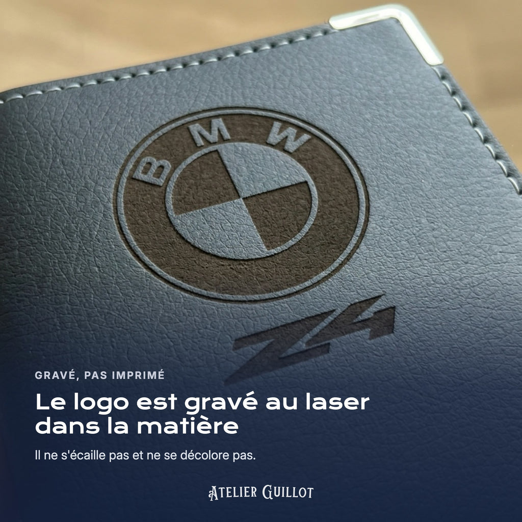 Logo BMW Z4 gravé au laser dans le simili cuir