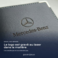 Logo Mercedes gravé au laser dans le simili cuir