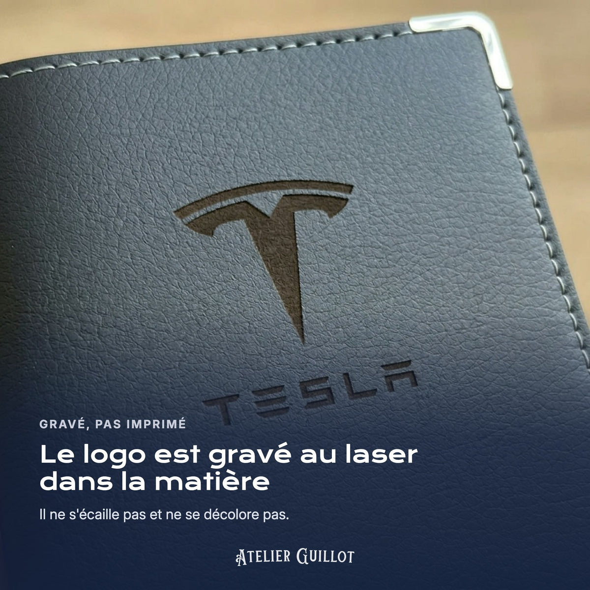 Logo Tesla gravé au laser dans le simili cuir