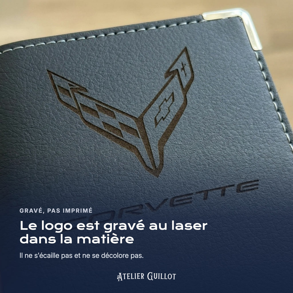 Logo Corvette gravé au laser dans le simili cuir