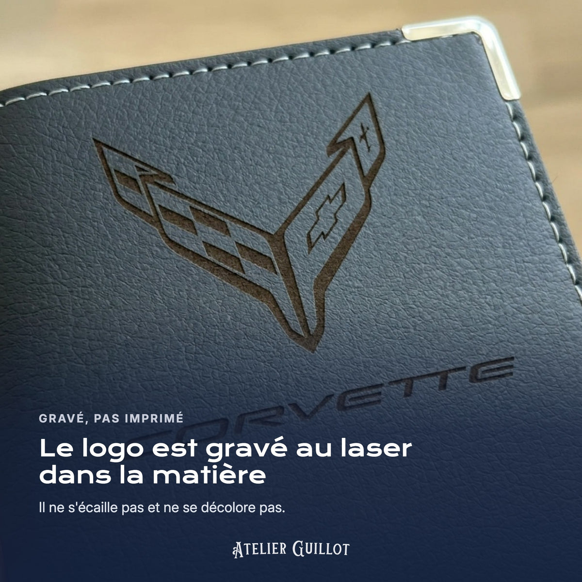 Logo Corvette gravé au laser dans le simili cuir