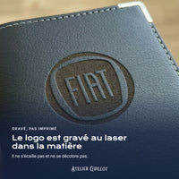 Logo Fiat gravé au laser dans le simili cuir