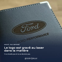 Logo Ford Performance gravé au laser dans le simili cuir
