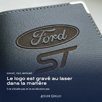 Logo Ford ST gravé au laser dans le simili cuir