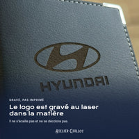 Logo Hyundai gravé au laser dans le simili cuir