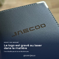 Logo Jaecoo gravé au laser dans le simili cuir