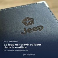 Logo Jeep gravé au laser dans le simili cuir