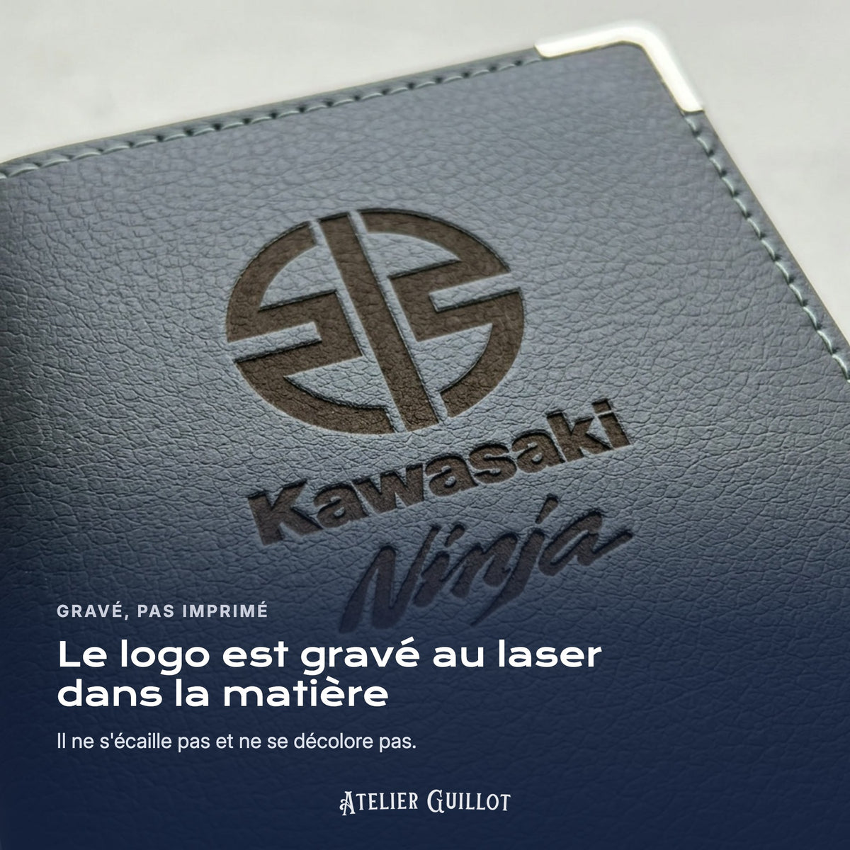 Logo Kawasaki Ninja gravé au laser dans le simili cuir