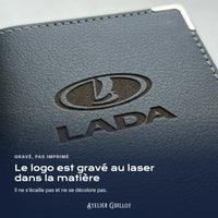 Logo Lada gravé au laser dans le simili cuir