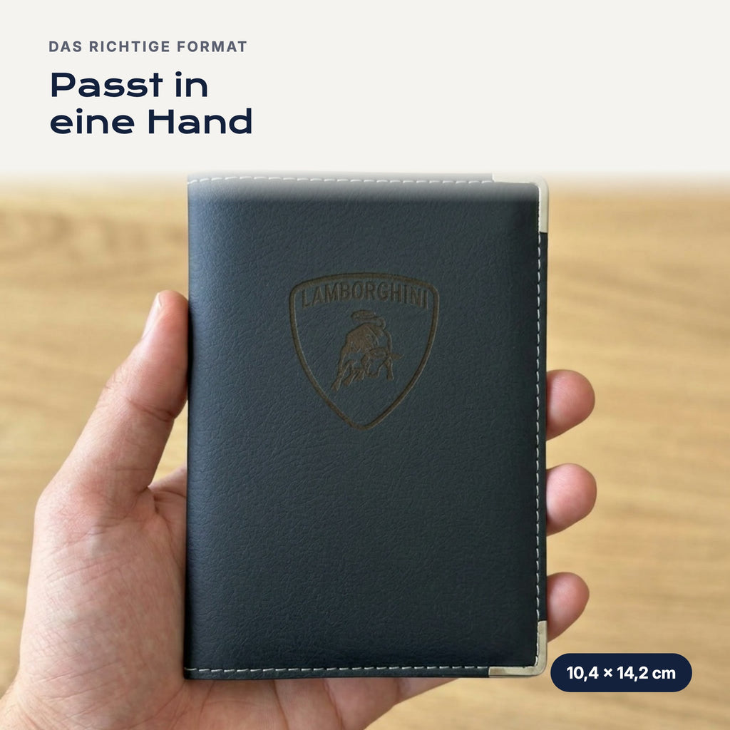 Fahrzeugscheinhülle Lamborghini aus Kunstleder in einer Hand