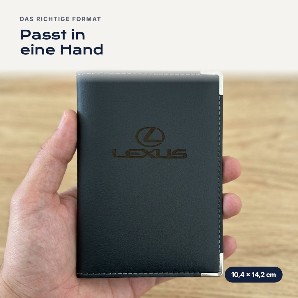 Fahrzeugscheinhülle Lexus aus Kunstleder in einer Hand