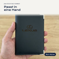 Fahrzeugscheinhülle Lexus aus Kunstleder in einer Hand