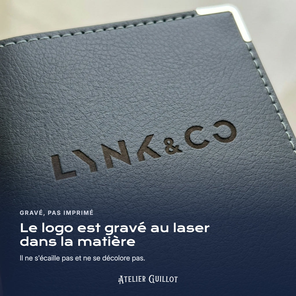 Logo Lynk & Co gravé au laser dans le simili cuir