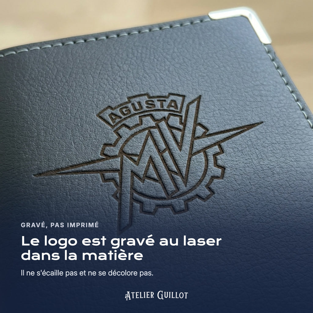 Logo MV Agusta gravé au laser dans le simili cuir