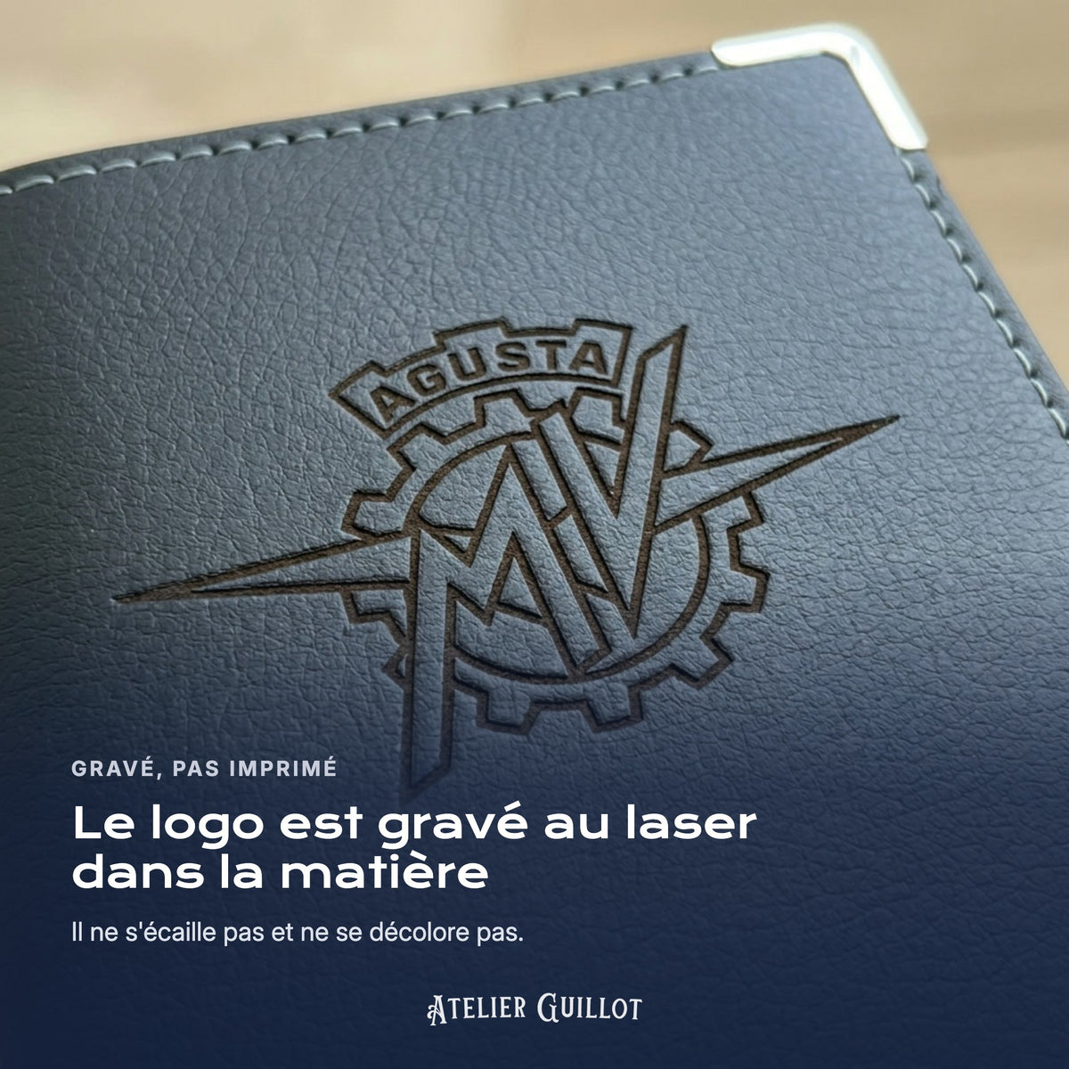 Logo MV Agusta gravé au laser dans le simili cuir