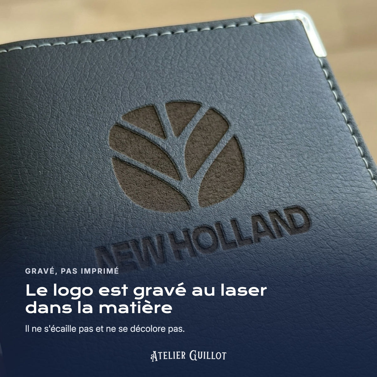 Logo New Holland gravé au laser dans le simili cuir